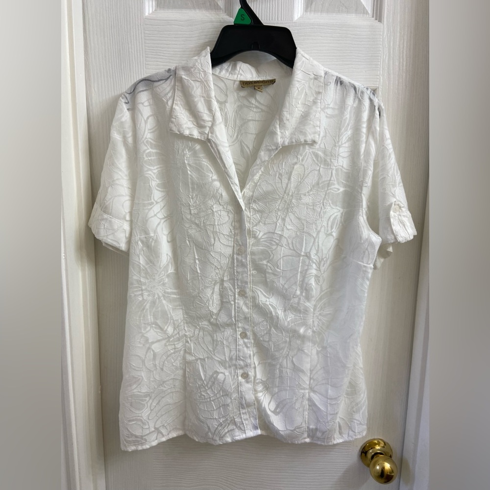 Women's Notations  White Button front collared top, size M